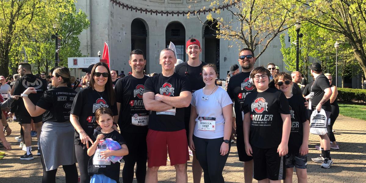 team photo before the Ohio State 4 miler