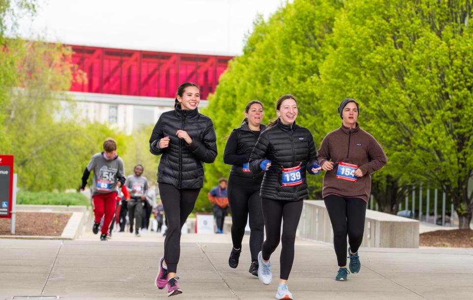 women running